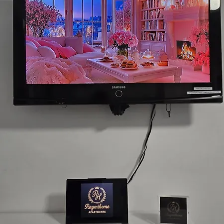 Raymihome Lugaro - Parking Privato Apartment *