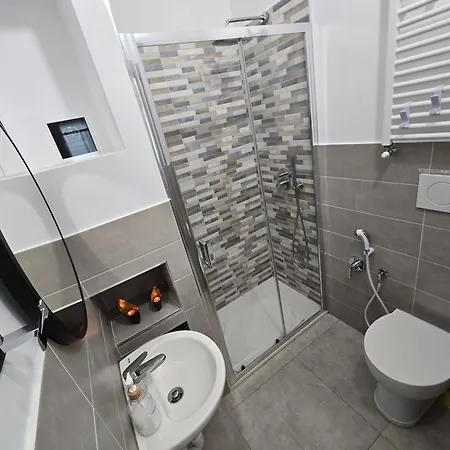 Apartment Raymihome Lugaro - Parking Privato *