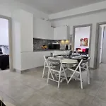 Raymihome Lugaro - Parking Privato Apartment *