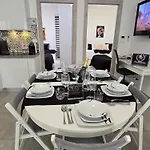 Raymihome Lugaro - Parking Privato شقة